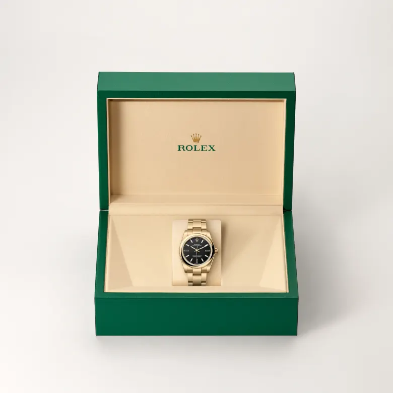 Rolex Oyster Perpetual 34 18 kt yellow gold, M124208-0001